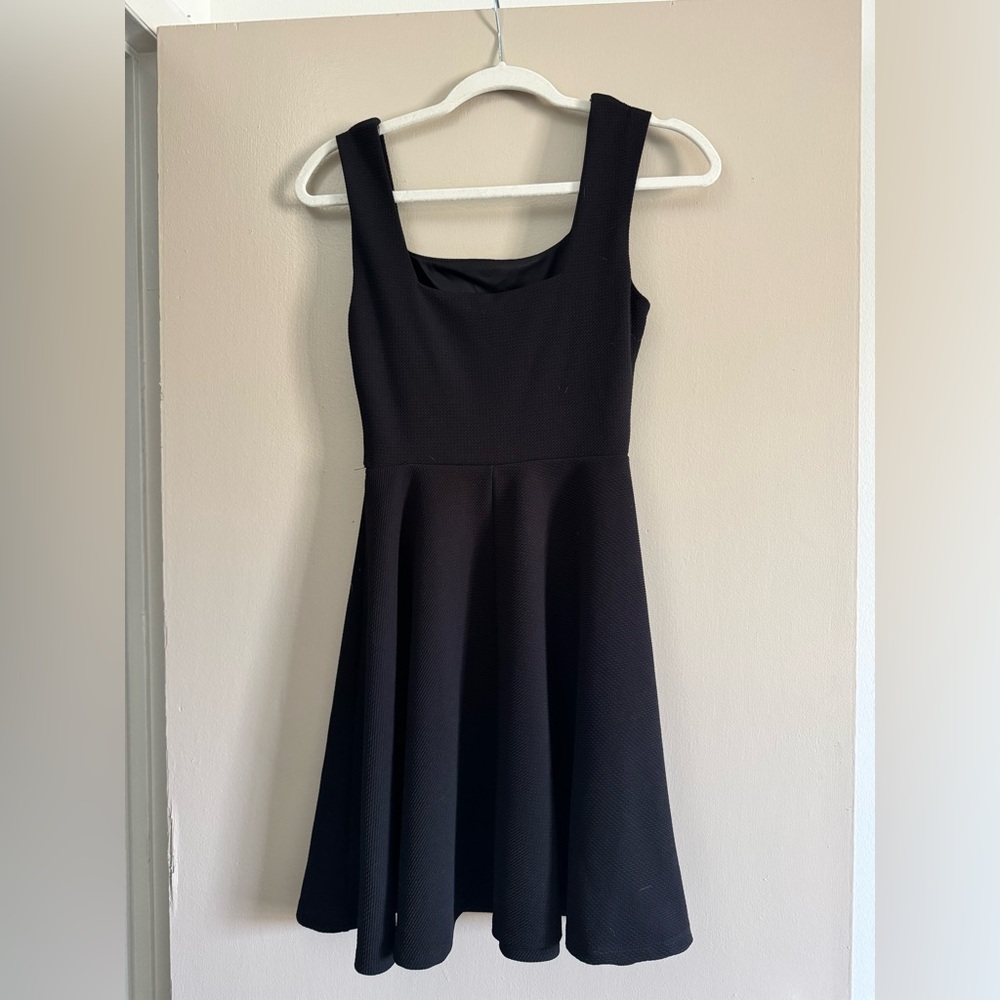Suzy Shier Elegant Black Sleeveless Dress